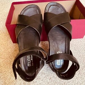 Munro Brinn 8M New in Box